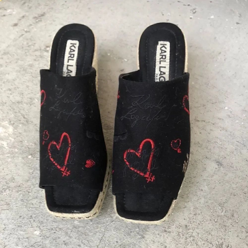 Karl Lagerfeld Corissa Embroidered wedge